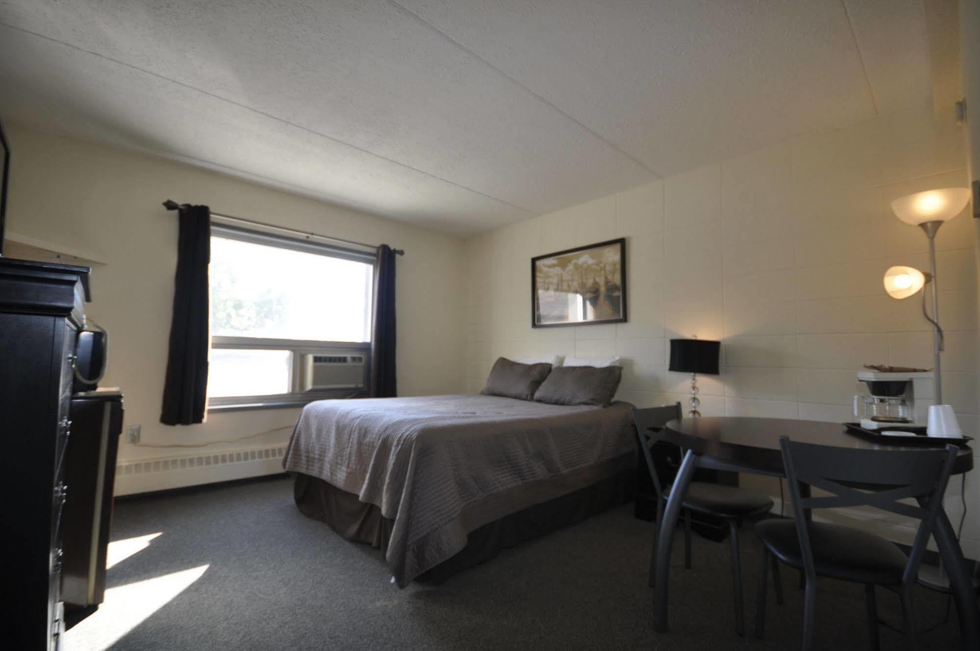 Beaverlodge Motor Inn ภายนอก รูปภาพ
