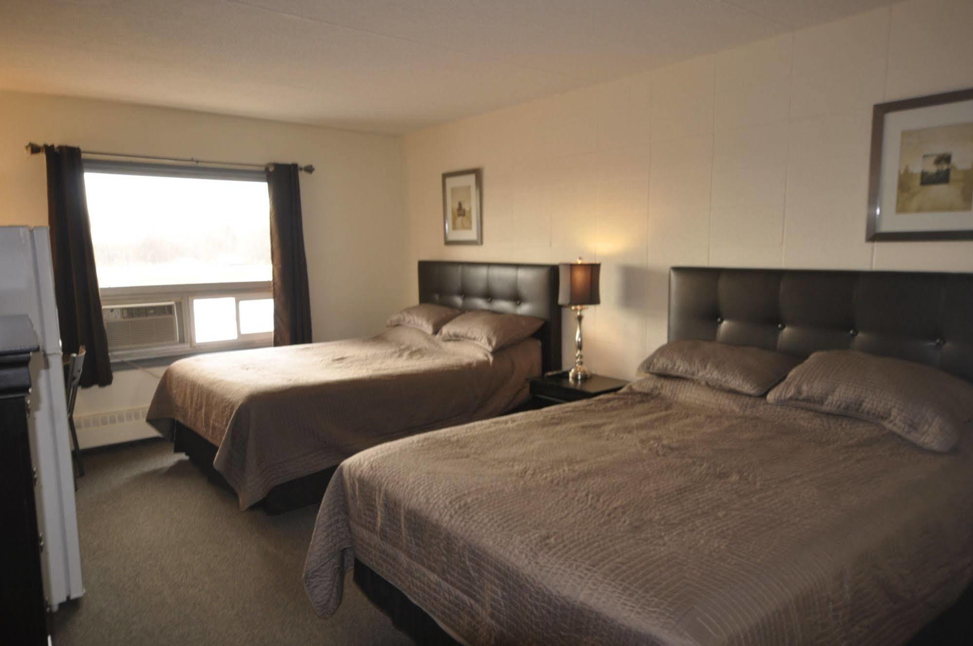 Beaverlodge Motor Inn ภายนอก รูปภาพ